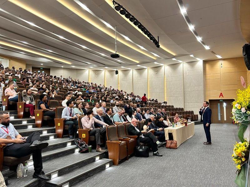 VAS conducts training for over 1,000 Moet and Cambridge teachers ahead of the new school year