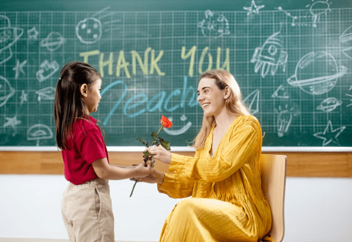 Câu chuyện <br><span style="color:#B51F1F">giáo viên</span>